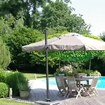 Ideal In With Private Pool 빌라 Burdinne