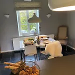 Ideal In With Private Pool Burdinne
