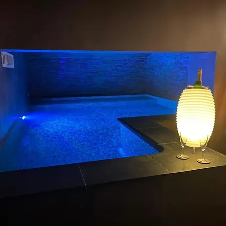 Ideal In With Private Pool *