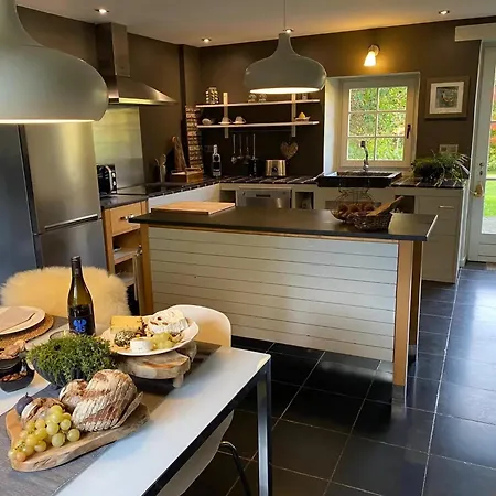 Ideal In With Private Pool